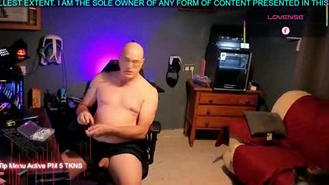 Snapshot of pilot_dave_69 chatting on October 5, 6:23 am Dave online show from October 5, 6:23 am