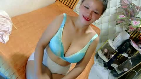 Snapshot of pinay_flor chatting on June 15, 11:29 pm IM FLOR online show from June 15, 11:29 pm