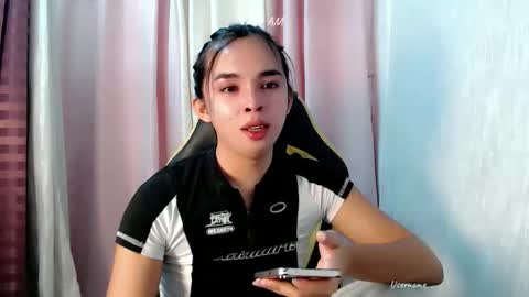 Snapshot of pinay_heart chatting on May 30, 6:27 pm heart online show from May 30, 6:27 pm