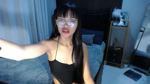 dee online show from March 11, 8:41 am