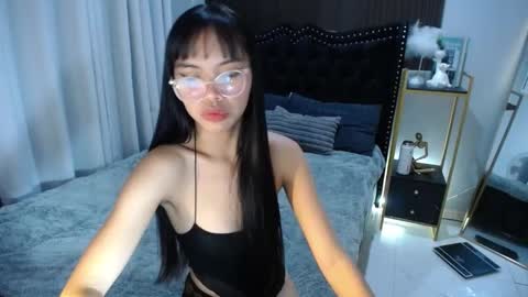 dee online show from March 12, 5:49 pm