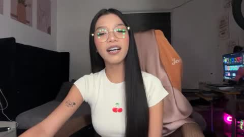Snapshot of pinay_xpress chatting on June 28, 8:42 am TINA online show from June 28, 8:42 am