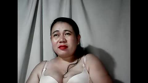 Snapshot of pinaymama12345 chatting on April 2, 2:26 pm pinaymama12345 online show from April 2, 2:26 pm