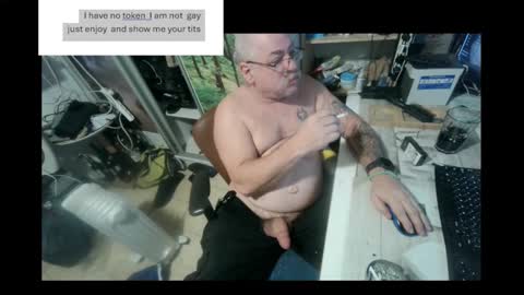 pini_z online show from December 25, 10:37 pm