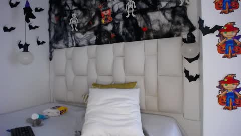 Snapshot of pink__tiffany chatting on October 27, 10:25 pm tiffany online show from October 27, 10:25 pm