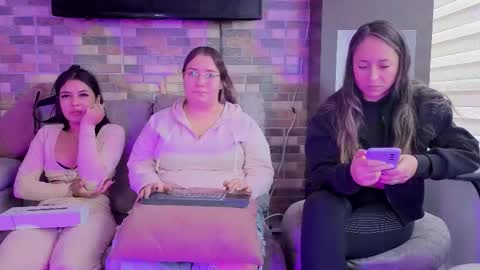 pink_as online show from February 17, 2:24 pm