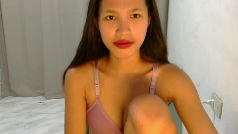 Snapshot of pink_bubbles011 chatting on May 31, 6:31 am pink_bubbles011 online show from May 31, 6:31 am