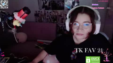 Snapshot of pink_girl0n chatting on July 2, 6:52 am Kitty online show from July 2, 6:52 am