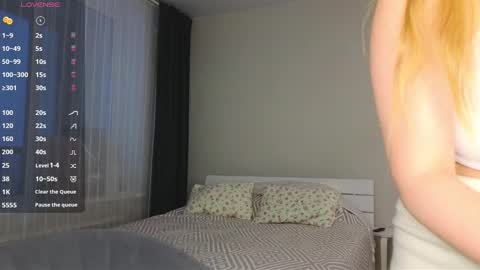 Snapshot of pink_rosee_ chatting on December 11, 2:30 am online show from December 11, 2:30 am