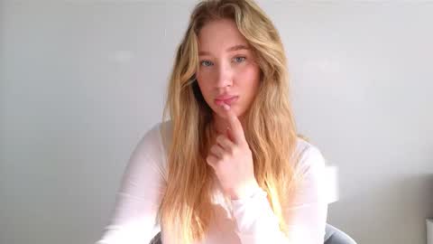 Snapshot of pink_rosee_ chatting on September 20, 2:45 am online show from September 20, 2:45 am