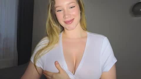 Snapshot of pink_rosee_ chatting on November 27, 3:30 am online show from November 27, 3:30 am