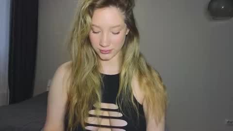 Snapshot of pink_rosee_ chatting on December 3, 3:14 am online show from December 3, 3:14 am