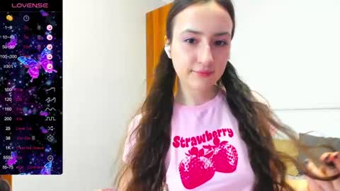 Snapshot of pink_soda33 chatting on June 12, 5:17 am pink_soda33 online show from June 12, 5:17 am