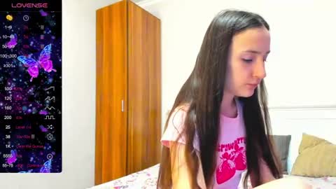 Snapshot of pink_soda33 chatting on July 23, 8:45 am pink_soda33 online show from July 23, 8:45 am