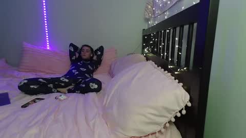 pink_tv online show from November 3, 1:19 am