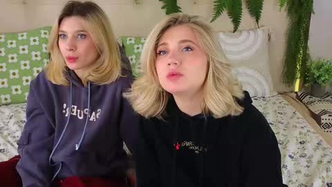 Snapshot of pinkadele chatting on October 31, 8:59 am Adele online show from October 31, 8:59 am