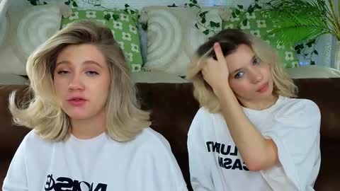 Snapshot of pinkadele chatting on December 2, 9:14 am Adele online show from December 2, 9:14 am