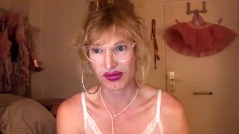 Snapshot of pinkfag chatting on December 3, 8:17 pm pinkfag online show from December 3, 8:17 pm