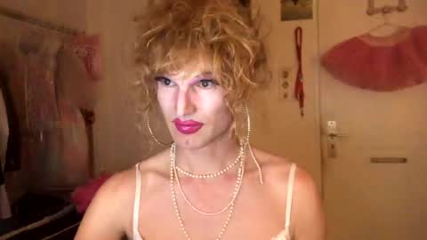 Snapshot of pinkfag chatting on December 22, 7:42 pm pinkfag online show from December 22, 7:42 pm