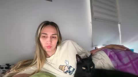 Snapshot of pinkilola chatting on May 6, 1:38 pm Pinkilola online show from May 6, 1:38 pm
