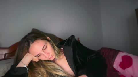 Snapshot of pinkilola chatting on May 16, 1:43 pm Pinkilola online show from May 16, 1:43 pm