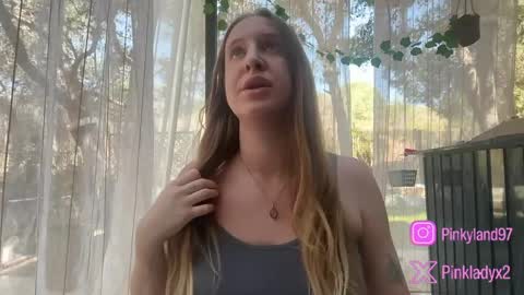 pinkladyx2 online show from May 19, 9:59 am