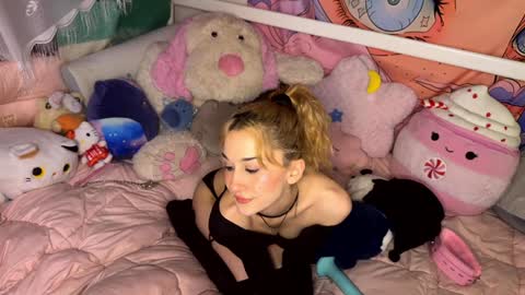 Snapshot of pinkocean3 chatting on January 21, 7:06 pm Gwenie online show from January 21, 7:06 pm