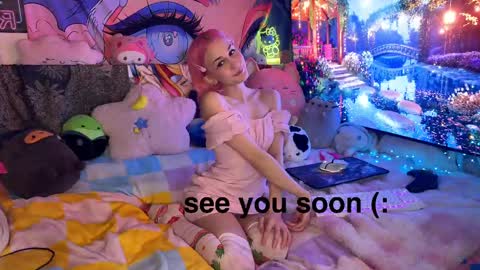 Snapshot of pinkocean3 chatting on March 9, 6:39 am Gwenie online show from March 9, 6:39 am