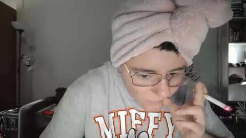 pinkwife97 online show from September 13, 1:00 pm