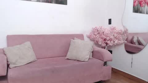 pinky_f00x online show from May 6, 7:08 pm