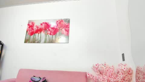 pinky_f00x online show from June 2, 7:38 pm