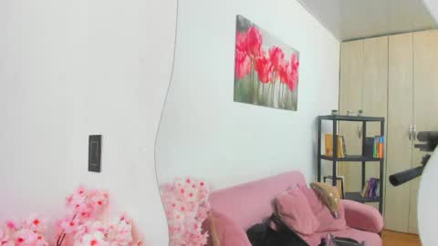 pinky_f00x online show from June 6, 7:29 pm