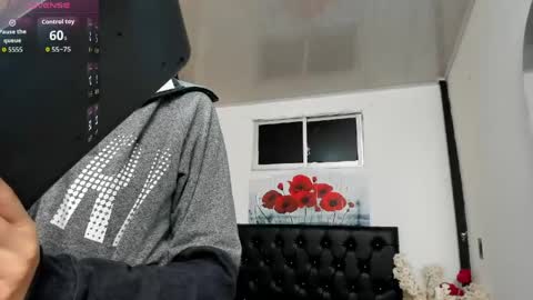 pinky_f00x online show from June 8, 7:25 pm