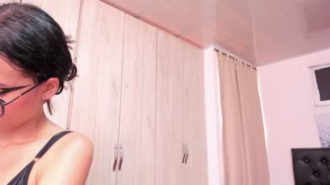pinky_f00x online show from June 23, 7:23 pm