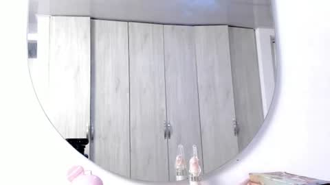 pinky_f00x online show from July 22, 9:50 pm
