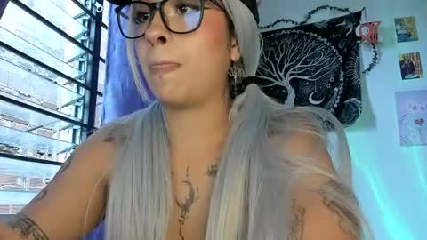 pinky_promiseex online show from June 14, 10:56 pm