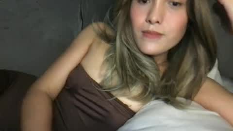 Snapshot of pinky_skylar chatting on July 11, 3:20 am taylor-dont forget to follow and give thumps up online show from July 11, 3:20 am