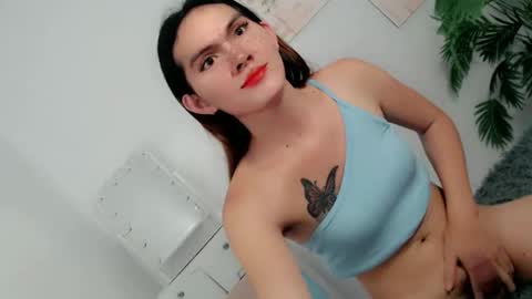 Snapshot of pinky_web03 chatting on October 17, 2:15 am pinky_web03 online show from October 17, 2:15 am