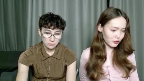Snapshot of pinkylovers chatting on May 20, 11:11 pm Li long hair and Ru short hair online show from May 20, 11:11 pm