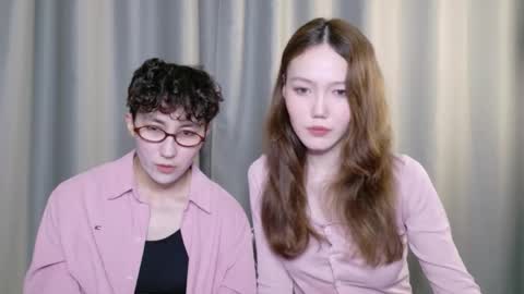 Snapshot of pinkylovers chatting on June 6, 9:30 pm Li long hair and Ru short hair online show from June 6, 9:30 pm