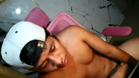 Snapshot of pinoy_fuckboyxxx chatting on June 14, 2:24 am pinoy_fuckboyxxx online show from June 14, 2:24 am