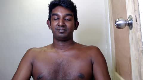 rayvienn online show from August 2, 11:58 pm