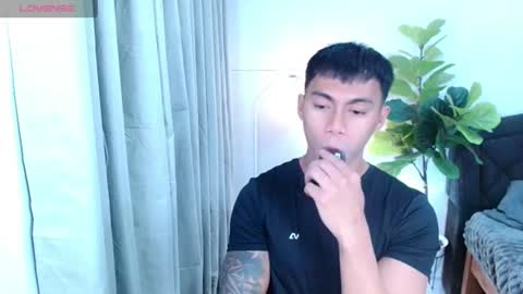 Snapshot of pinoymilker chatting on June 18, 11:14 am ethan online show from June 18, 11:14 am