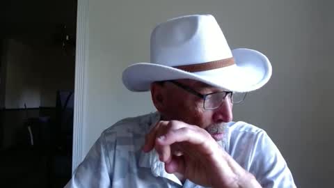Snapshot of pipewizard chatting on May 7, 10:48 pm pipewizard online show from May 7, 10:48 pm