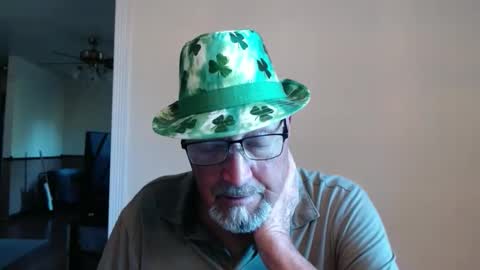Snapshot of pipewizard chatting on May 8, 10:59 pm pipewizard online show from May 8, 10:59 pm