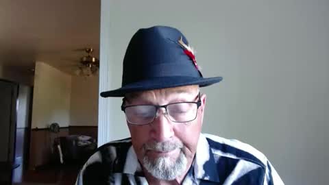 Snapshot of pipewizard chatting on May 17, 10:06 pm pipewizard online show from May 17, 10:06 pm
