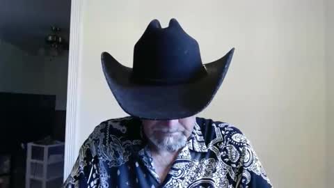 Snapshot of pipewizard chatting on May 24, 10:48 pm pipewizard online show from May 24, 10:48 pm