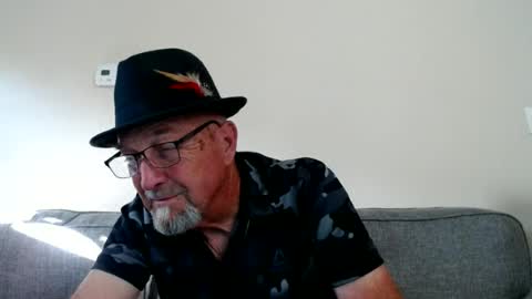 Snapshot of pipewizard chatting on June 16, 11:18 pm pipewizard online show from June 16, 11:18 pm