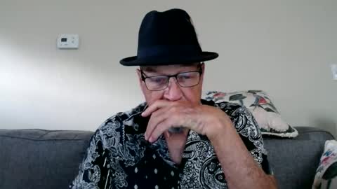 Snapshot of pipewizard chatting on June 21, 10:45 pm pipewizard online show from June 21, 10:45 pm