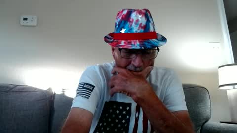 Snapshot of pipewizard chatting on July 4, 11:33 pm pipewizard online show from July 4, 11:33 pm